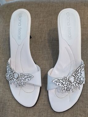Diana Ferrari 3.5 Inch White Butterfly Slide Mules, Size 7.5 Medium.